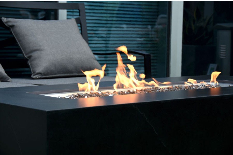 tables en céramique avec foyer au gaz extérieur extérieur