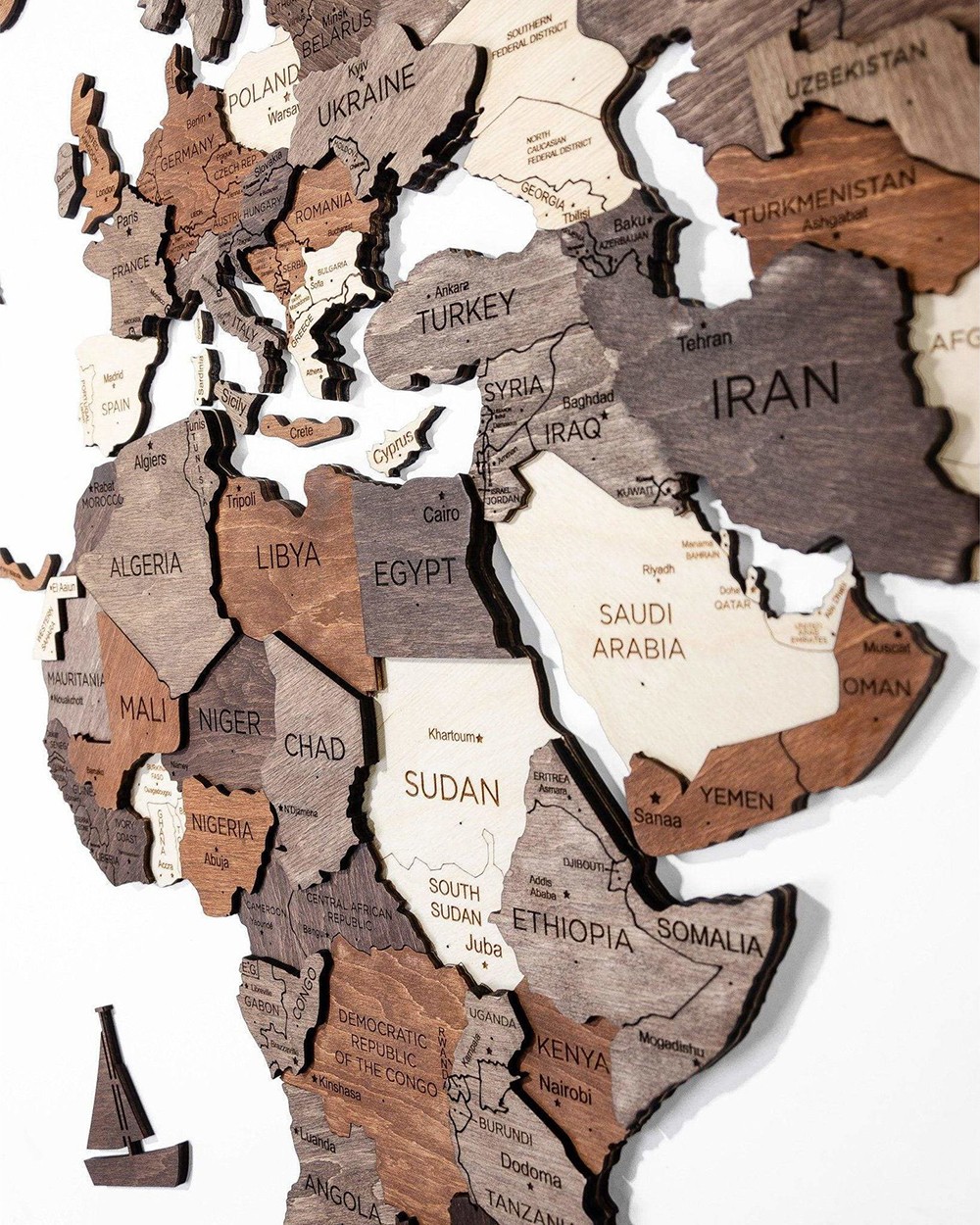 Carte en bois 3D sur les continents du mur