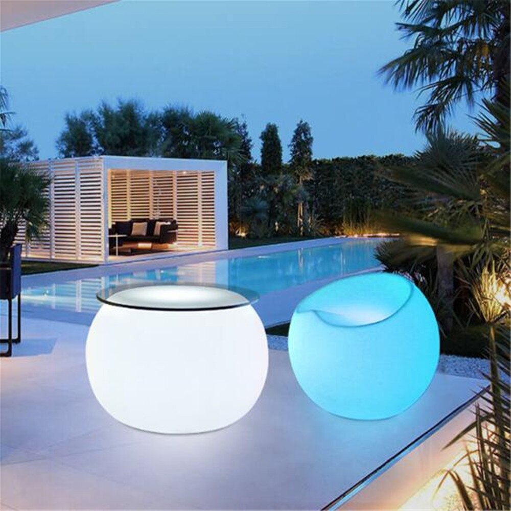 Table LED sur la terrasse ou le jardin