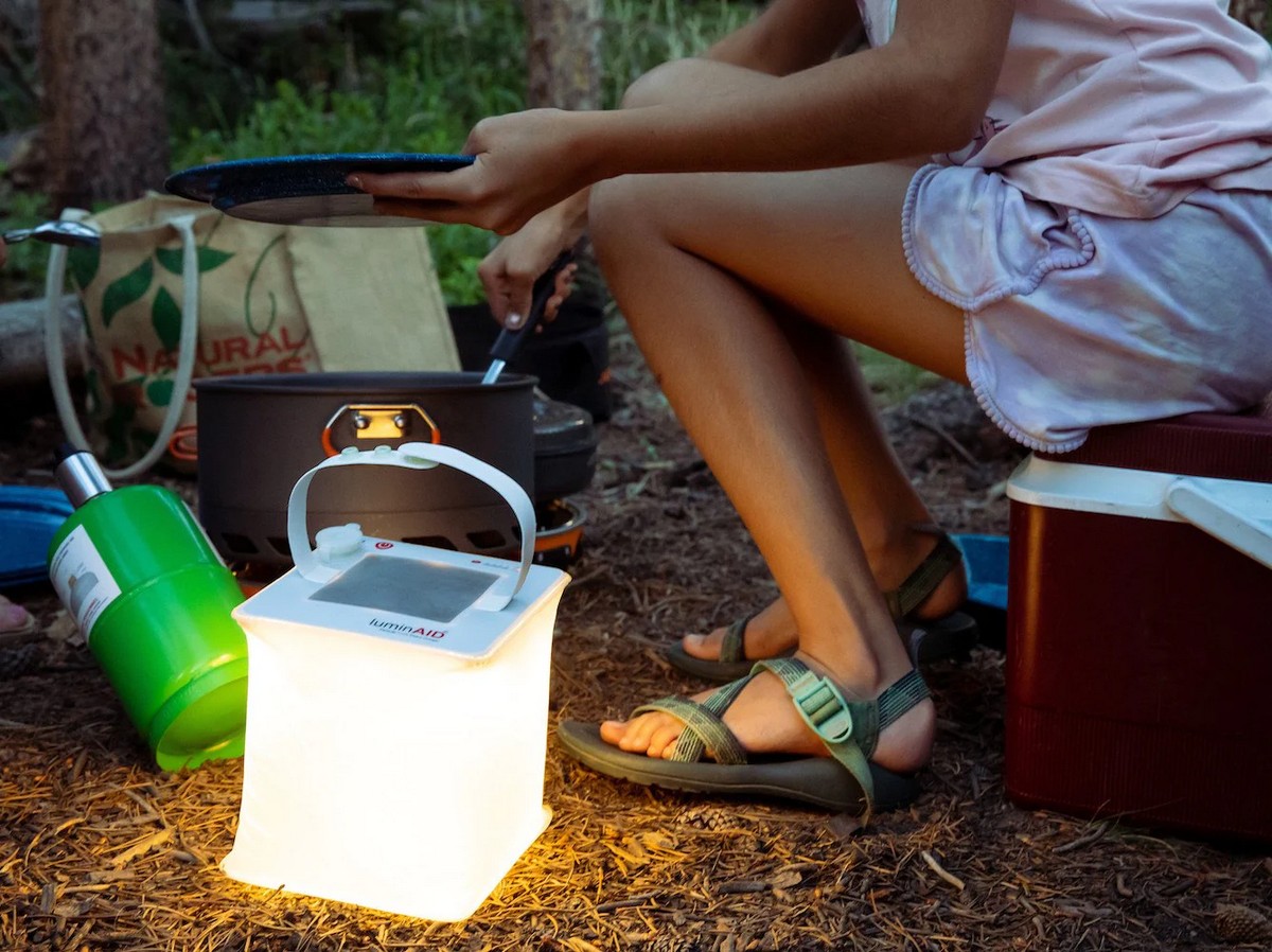 Lampe d'extérieur à led solaire - Lampe de camping portable 2en1 + chargeur