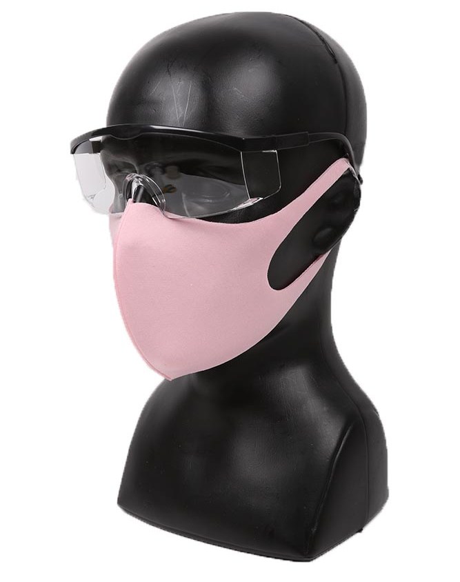 masque facial élastique rose avec des lunettes