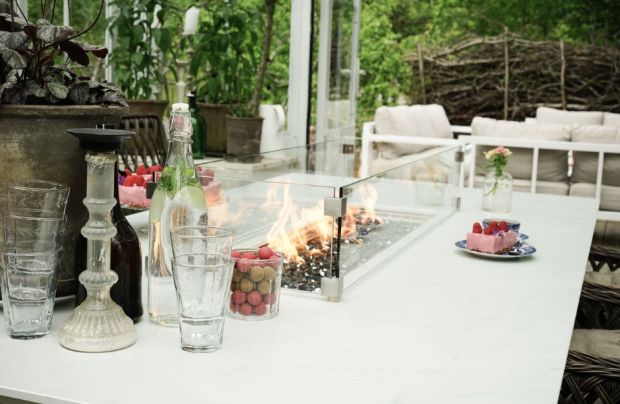 cheminée et table pour le jardin