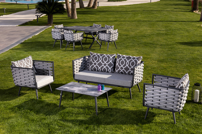 Sièges luxueux pour le jardin ou la terrasse avec une construction en aluminium de haute qualité dans une élégante couleur grise