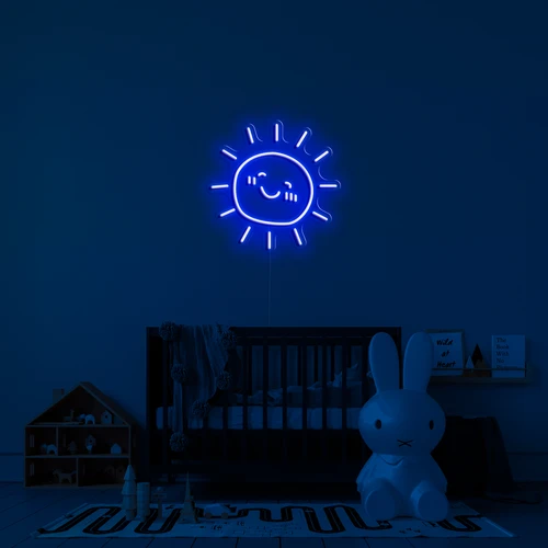 Logo néon éclairé par LED sur le mur - ensoleillé