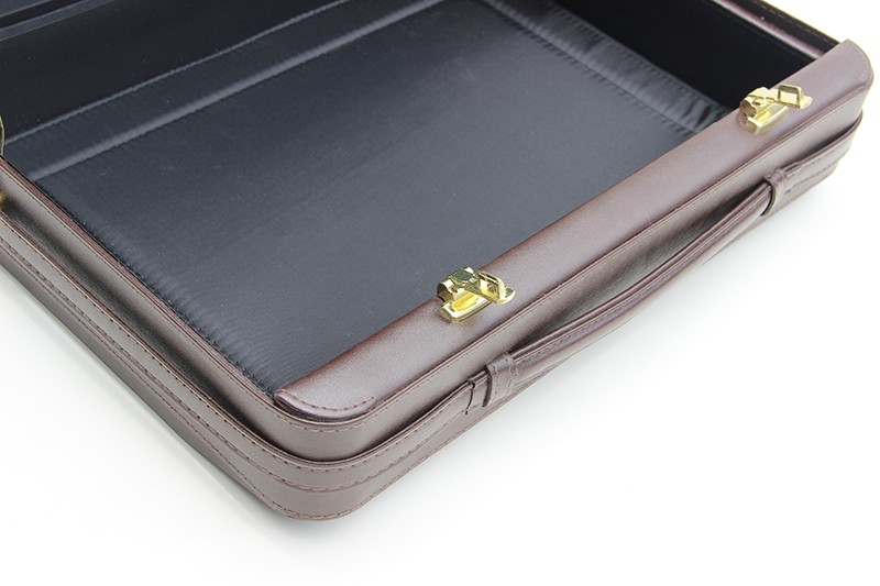 valise en cuir pour ordinateur portable et ordinateur portable