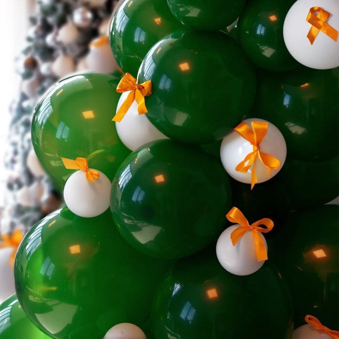 Sapin de Noël en ballons​ - Sapin de Noël gonflable composé de ballons